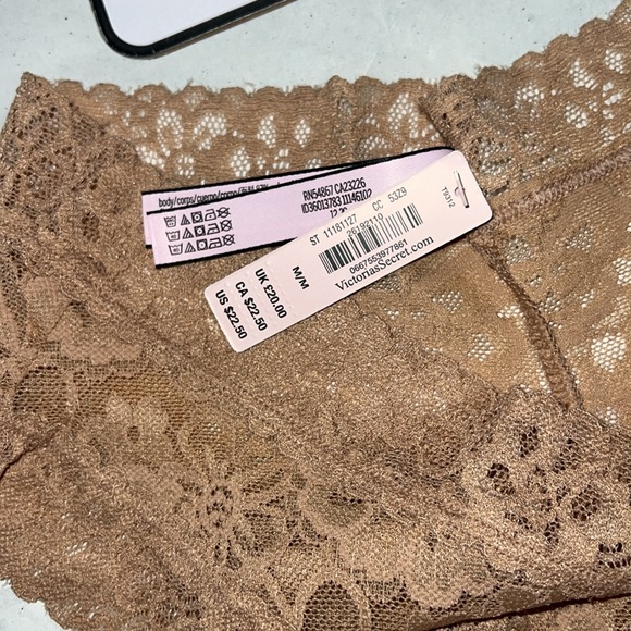 (M) Victoria's Secret Lace Cheeky Panty - Picture 5 of 6
